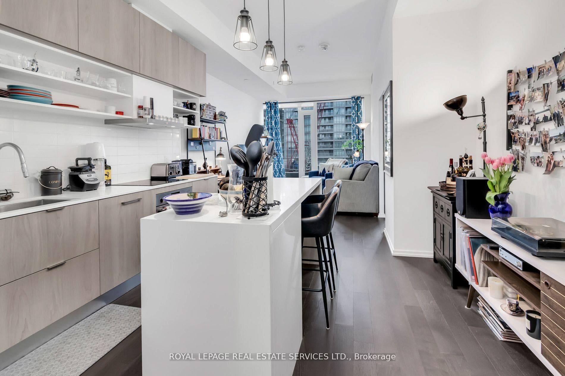 5 Soudan Avenue Unit 1606 photo 4