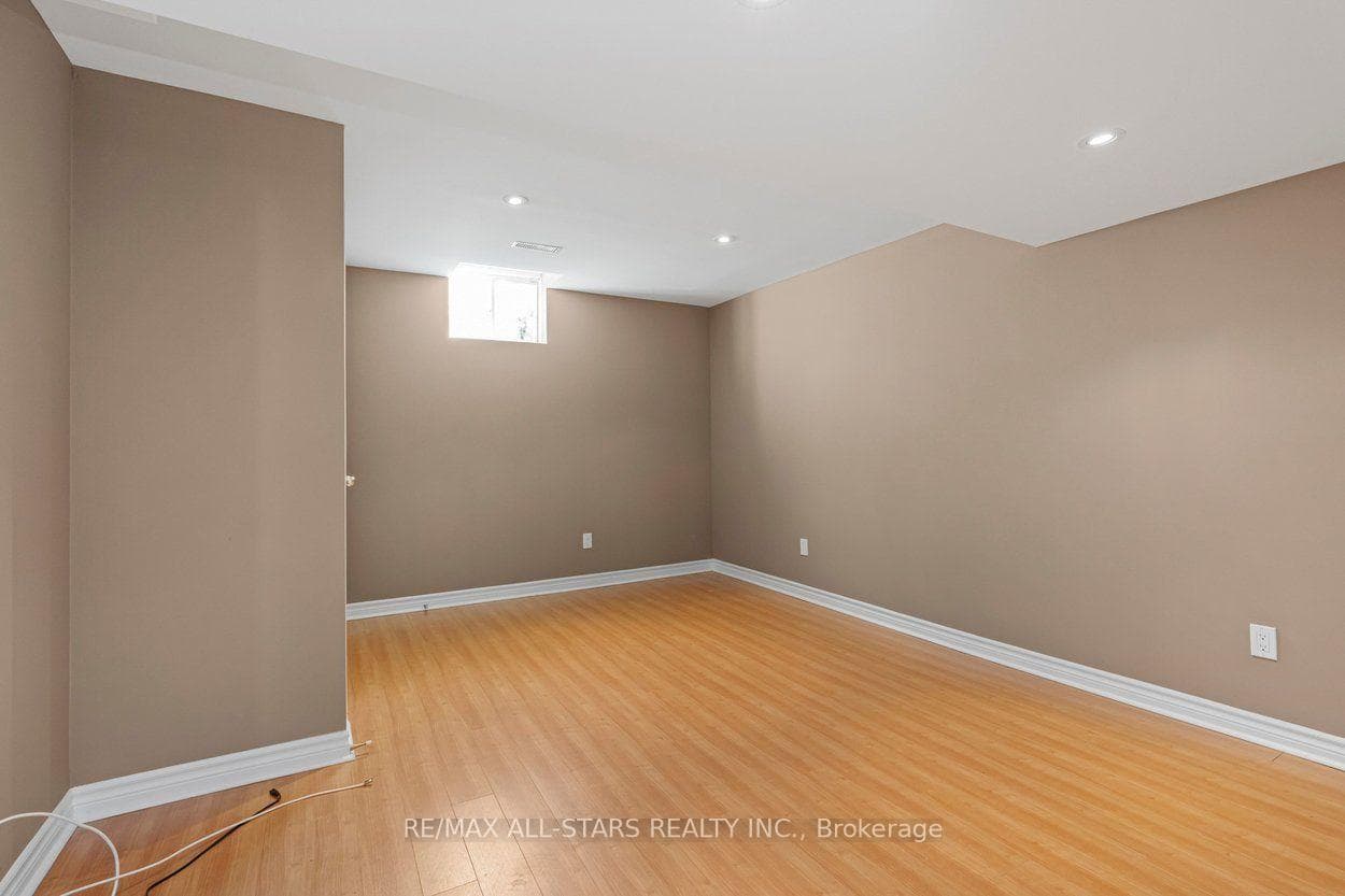 113 Louisbourg Way photo 34