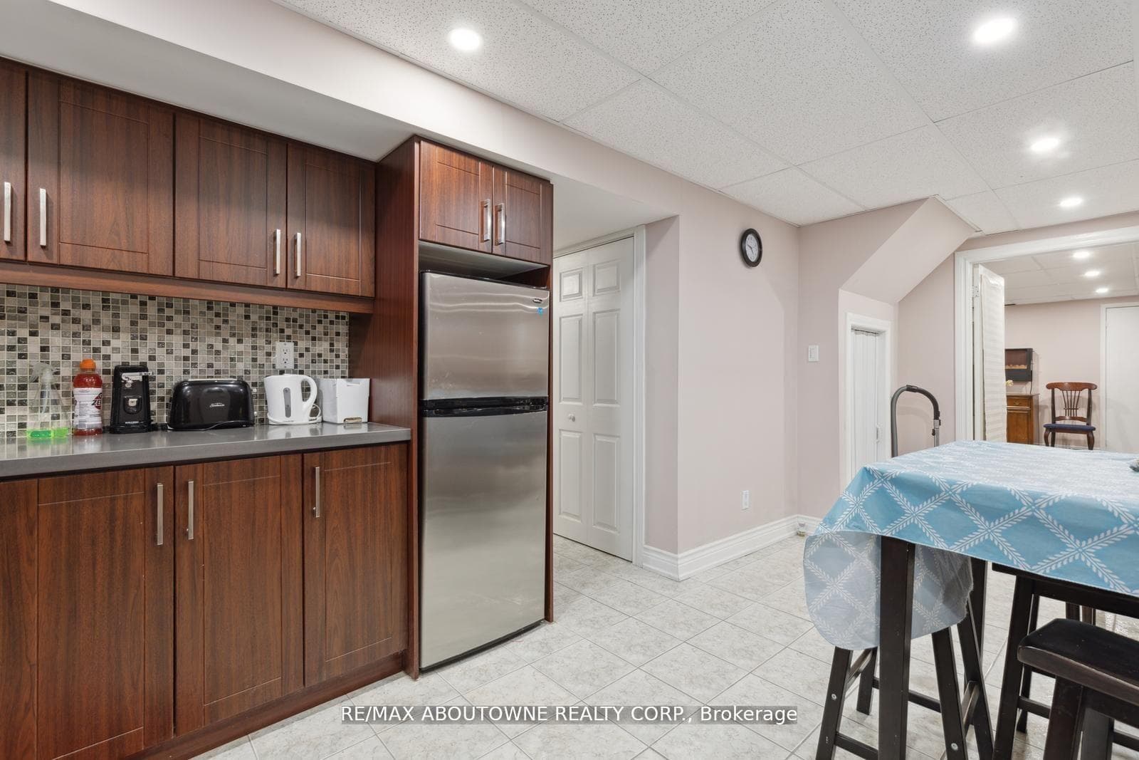 5687 Goldenbrook Drive photo 32