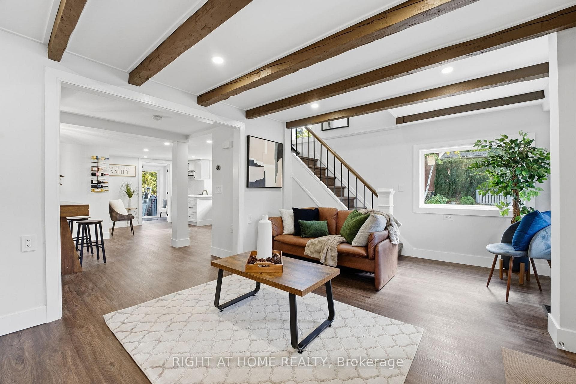 4255 William Street photo 4