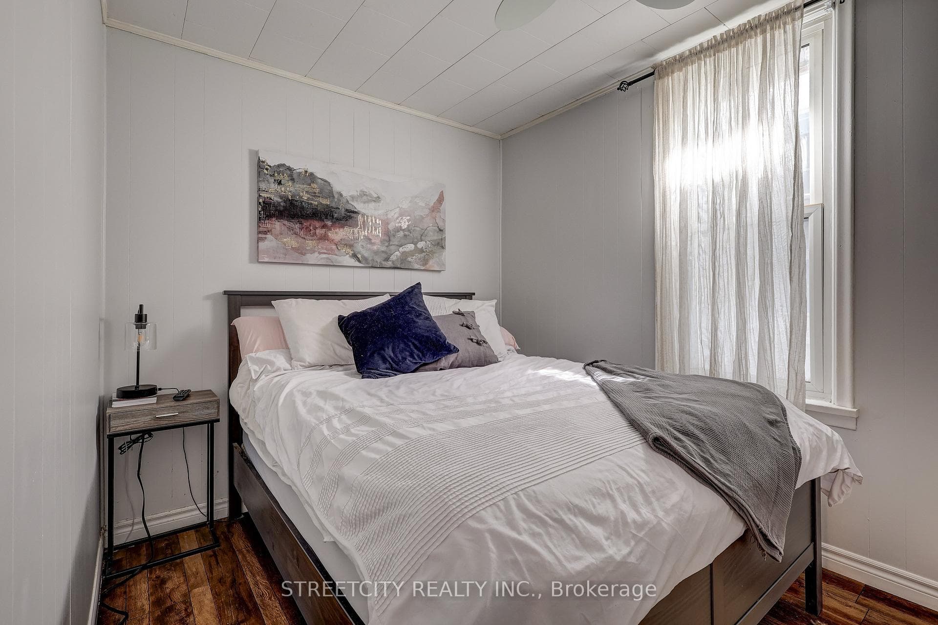 84 Erie Street photo 10
