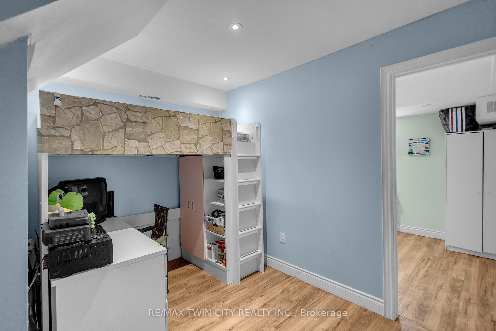 50 Bisset Avenue photo 34