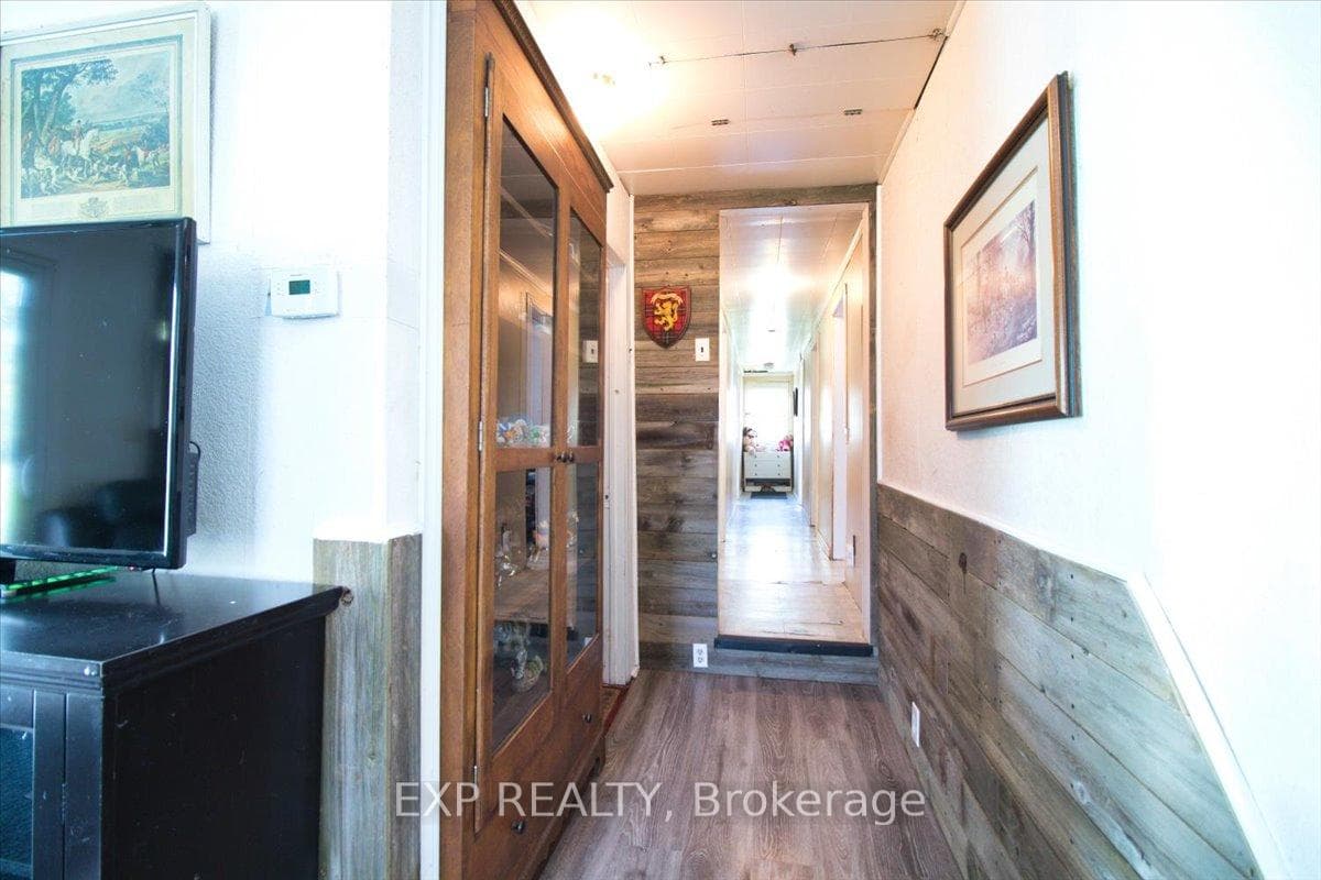 252 Queen Street photo 12