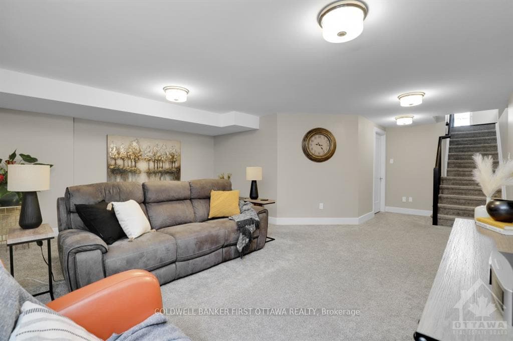 152 JARDINIERE Street photo 28