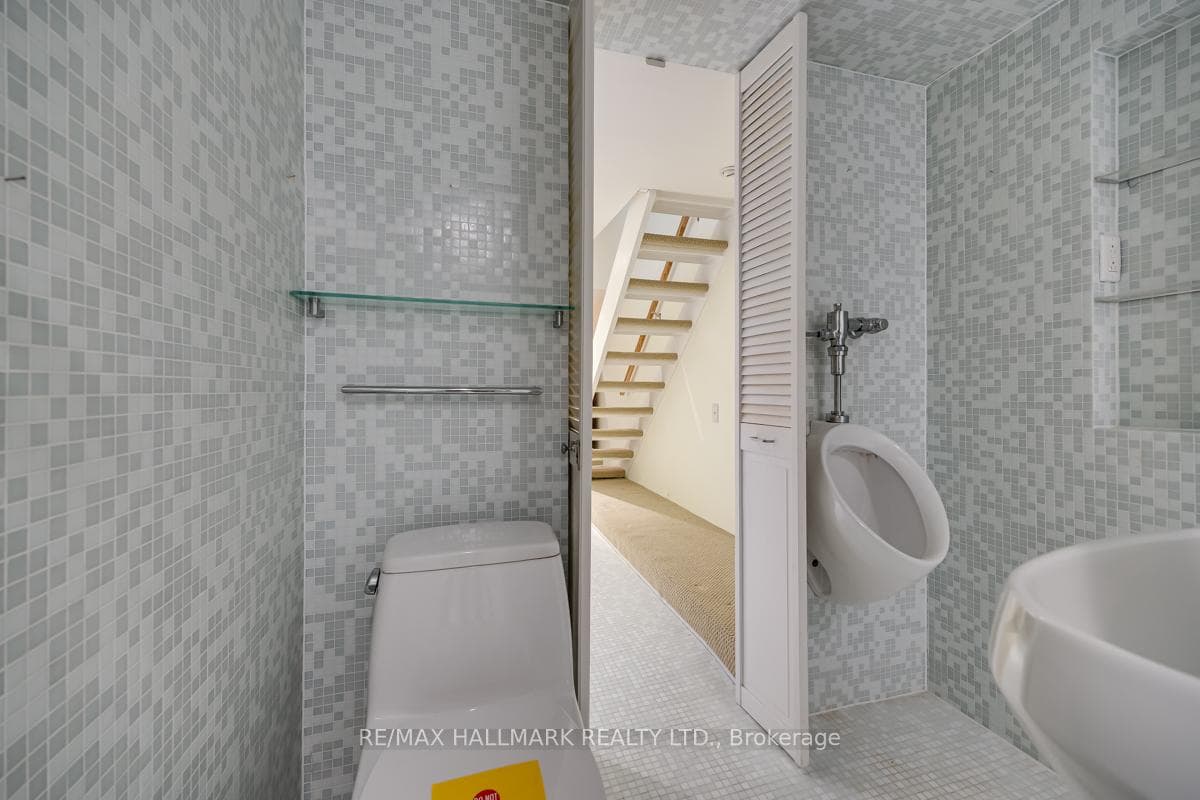 549 Milverton Boulevard photo 27