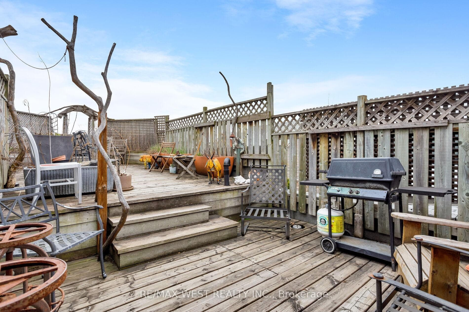1493 Dupont Street photo 37