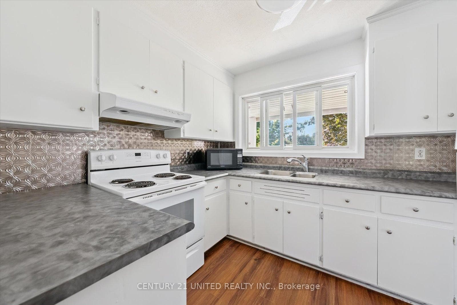 521 Raymond Street photo 13