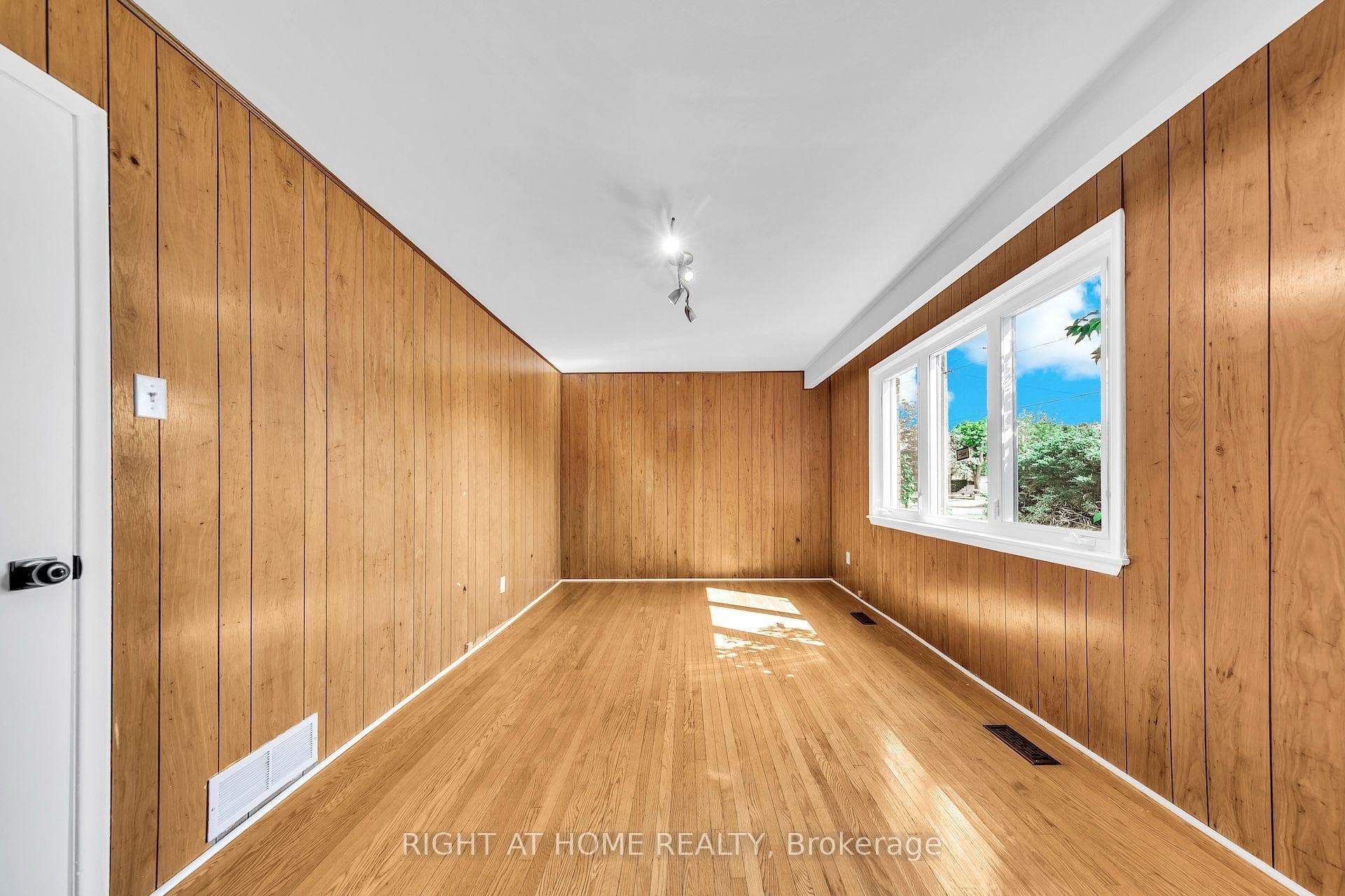 88 Peckham Avenue photo 30