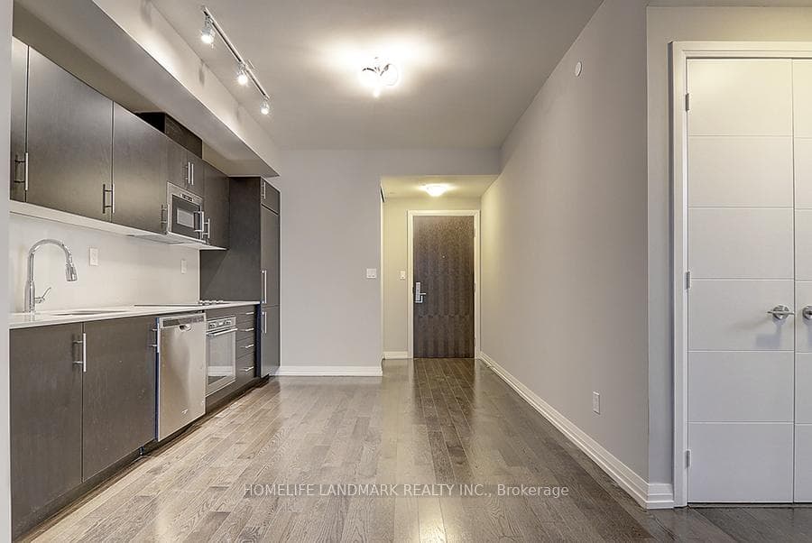 460 Adelaide Street Unit 701 photo 2