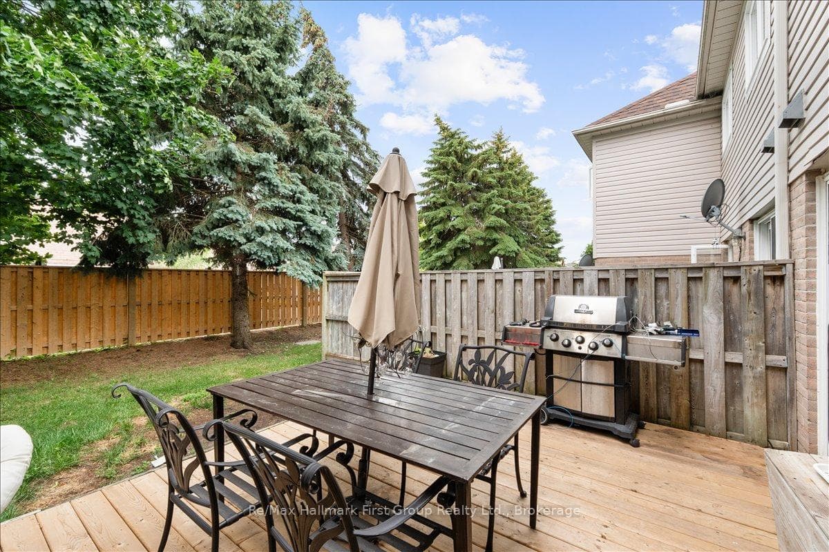 9 Alexis Way photo 29