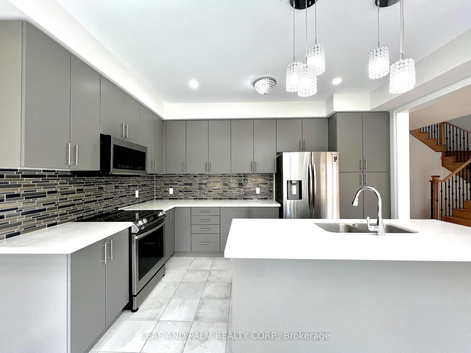 315 Northglen Boulevard photo 2