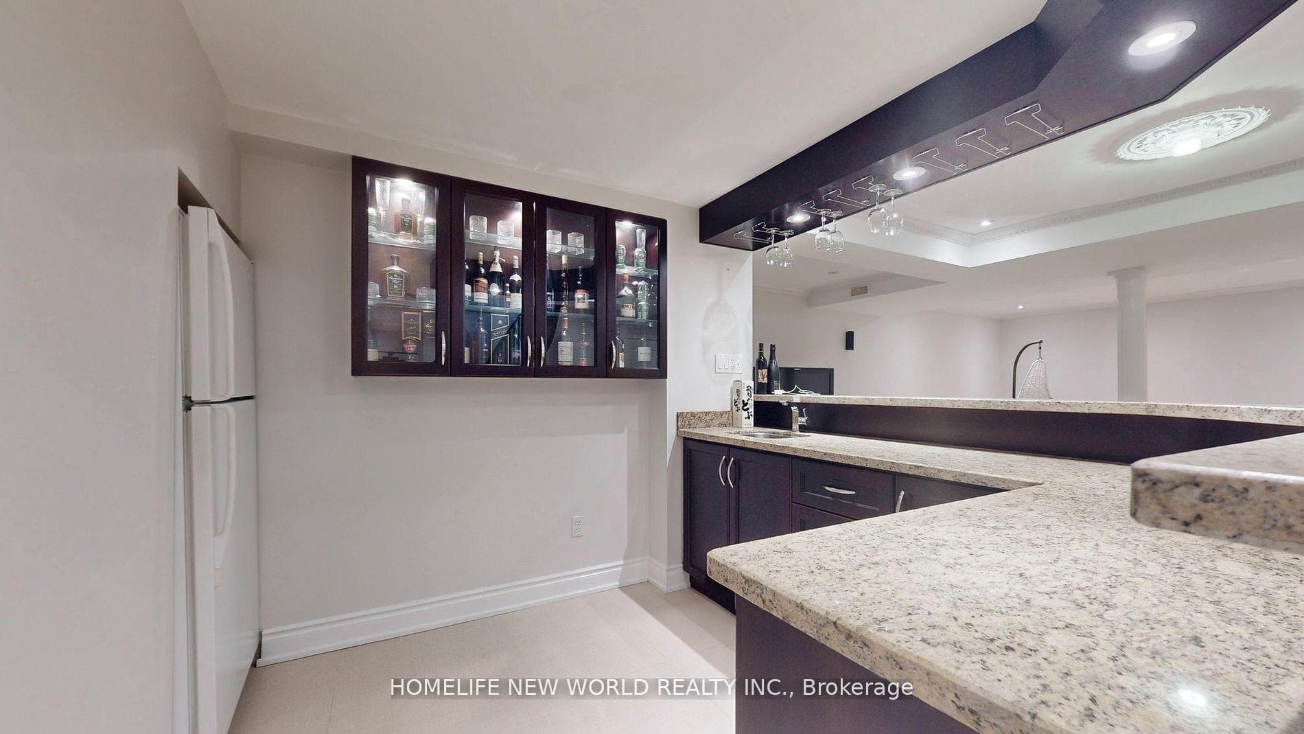 115 Golden Tulip Crescent photo 36
