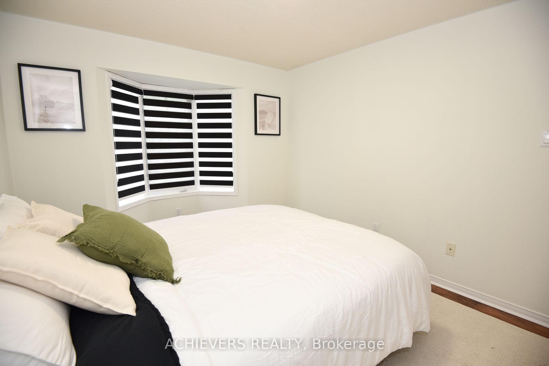 19 Mccullock Crescent photo 36