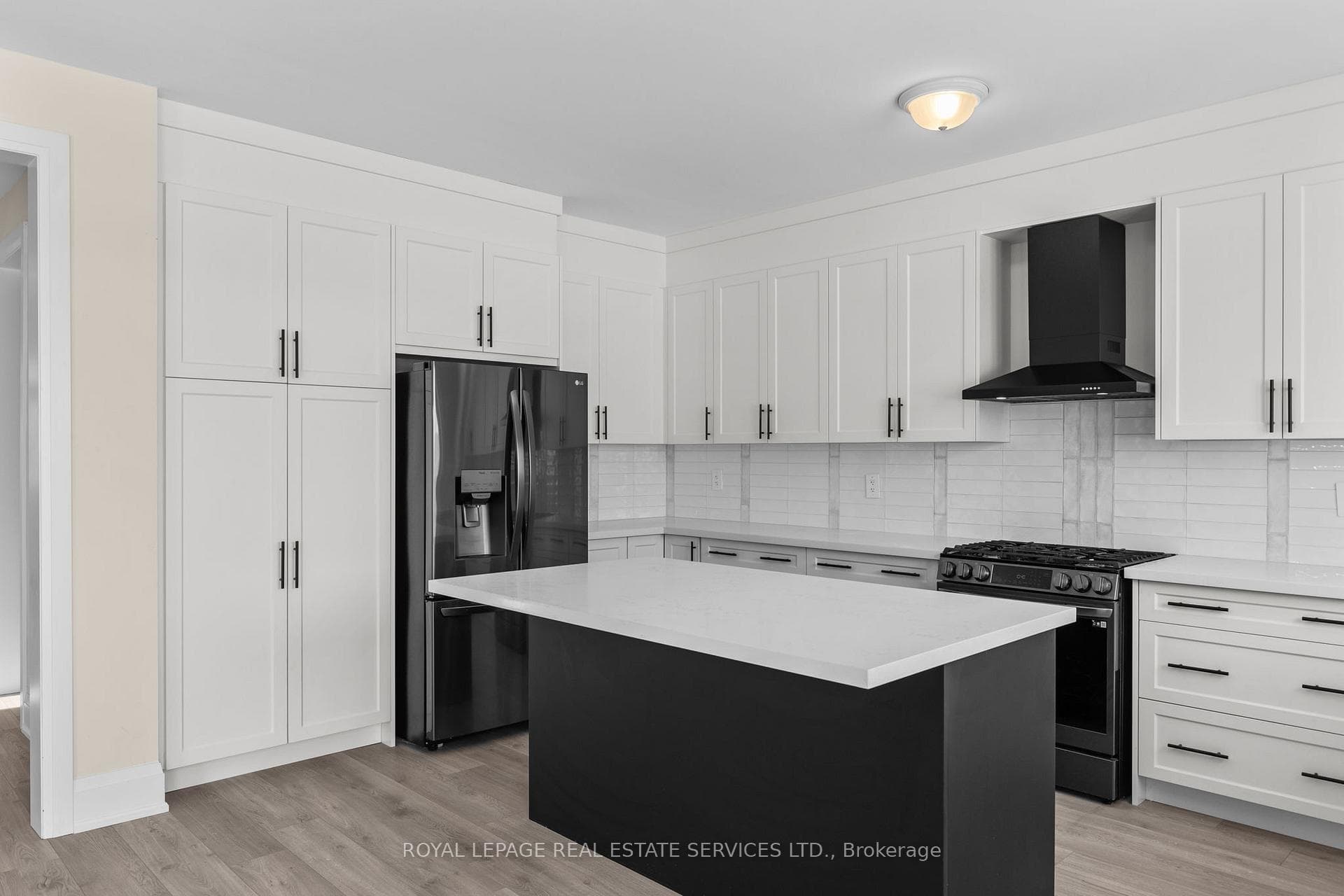 28 Thompson Way photo 9