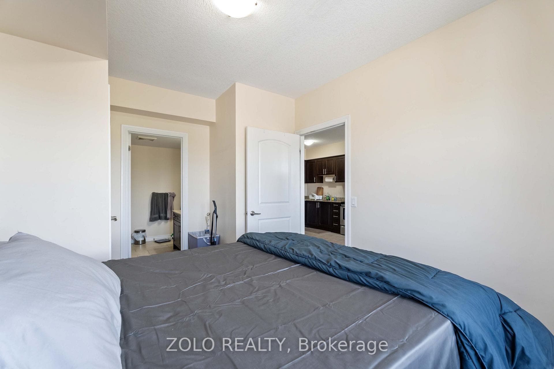 886 Golf Links Road Unit 304 photo 15
