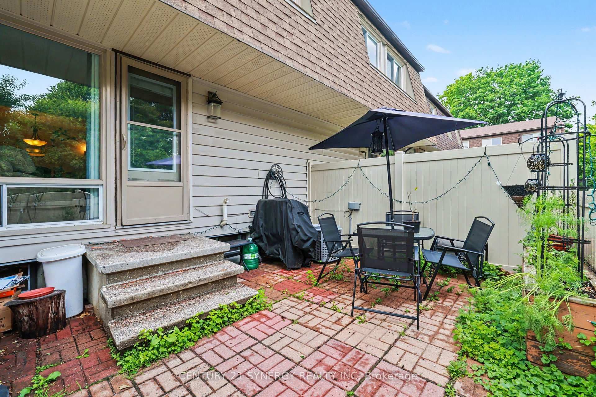 909D Elmsmere Road photo 33