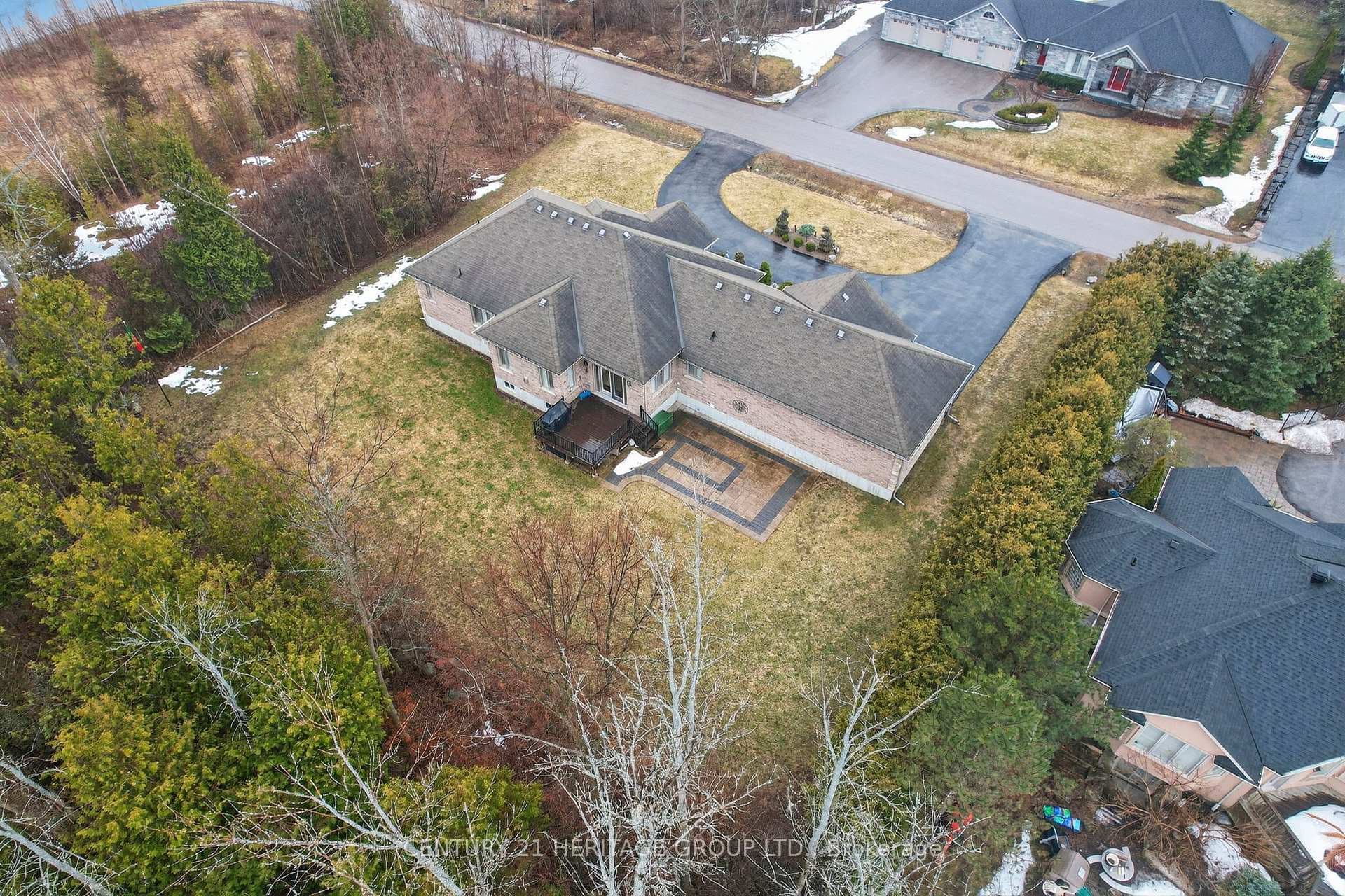 19 Shore Crescent photo 39