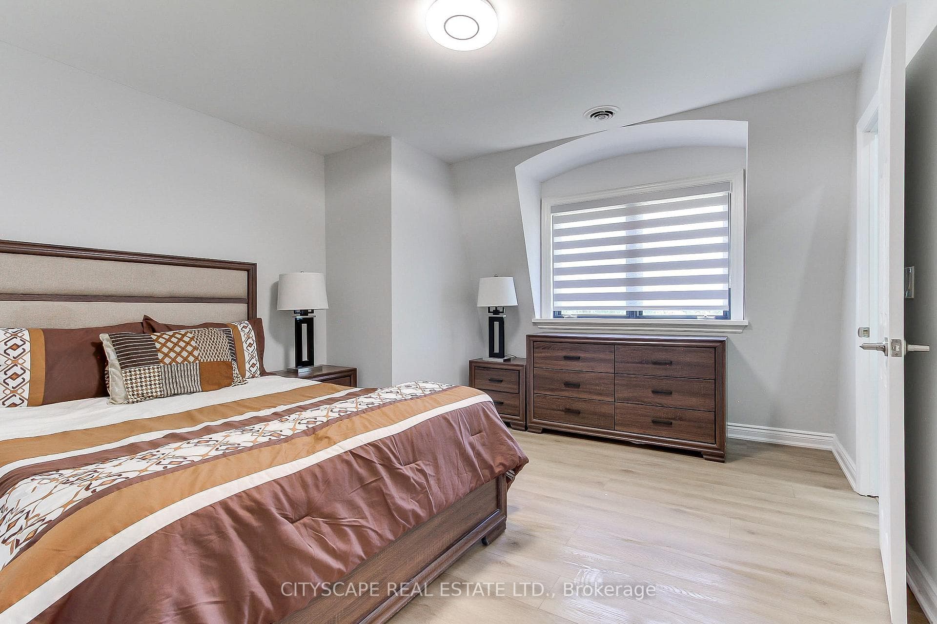 1543 Indian Grove photo 32
