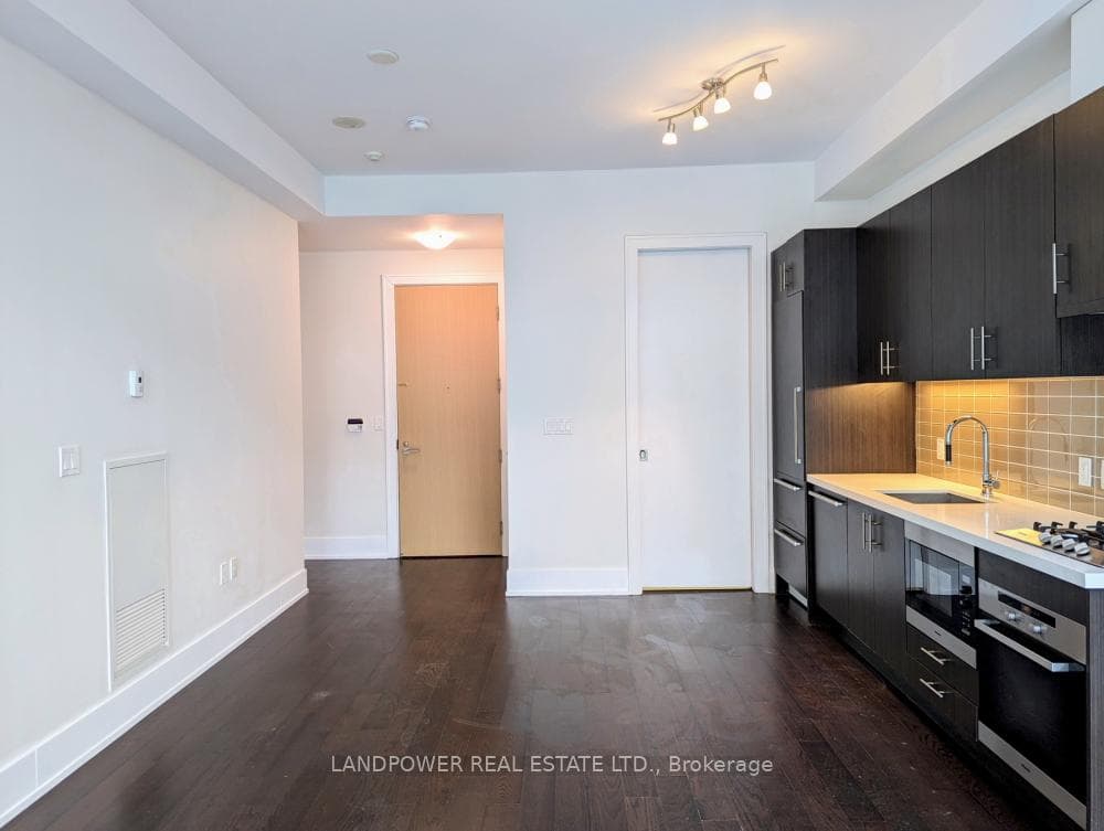 39 Queens Quay Unit 1030 photo 7