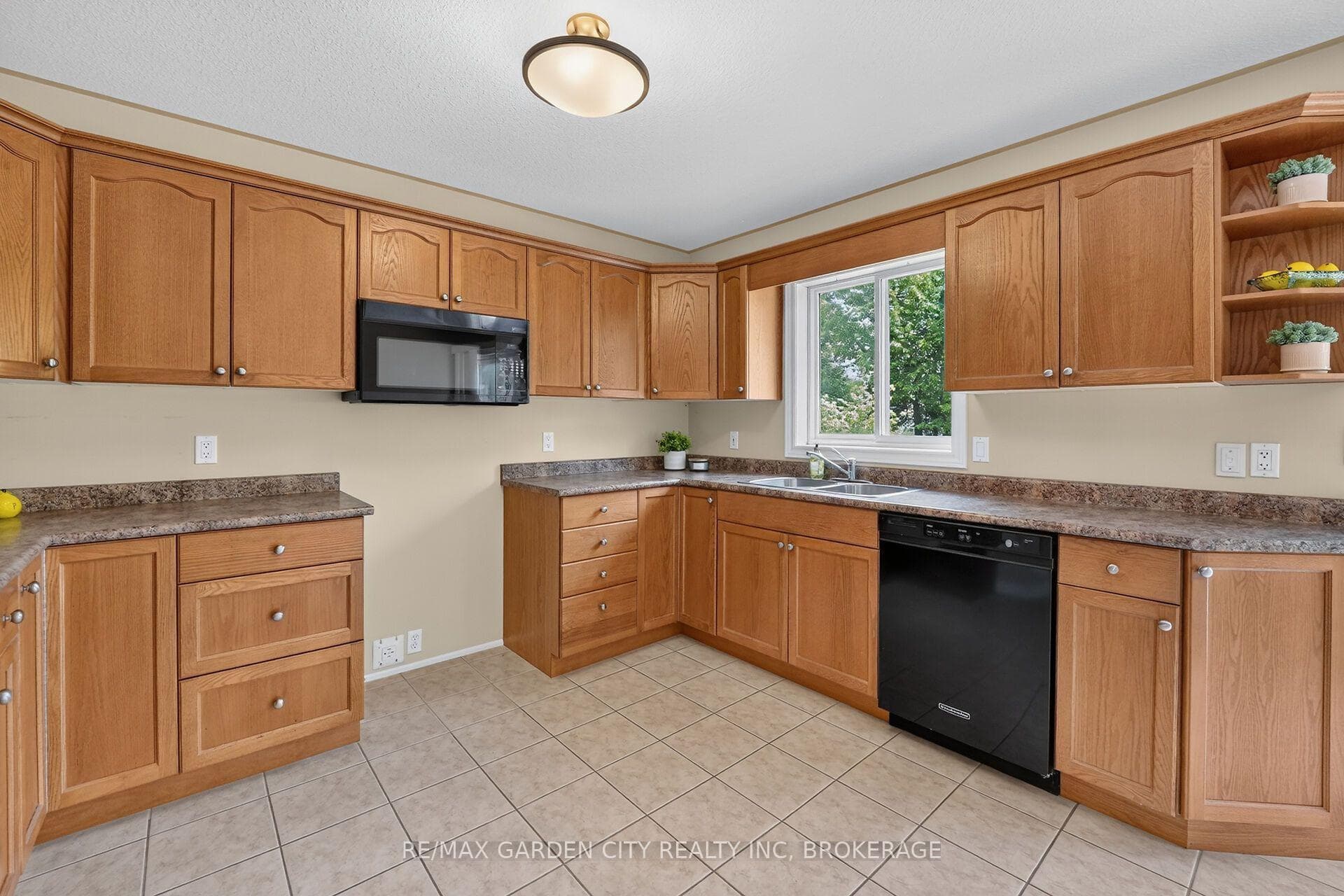 5 Green Pointe Drive photo 12