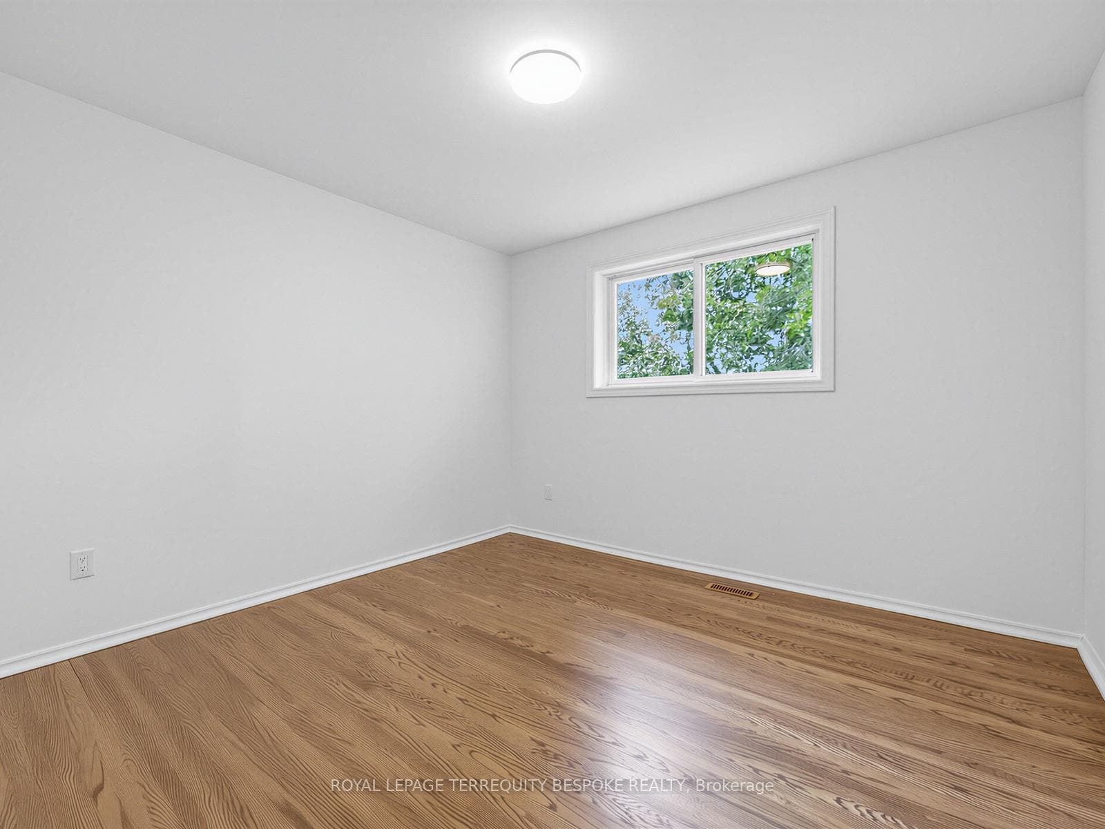 9 Midcroft Drive photo 24
