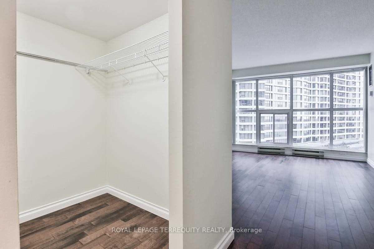 77 Harbour Square Unit 1407 photo 9