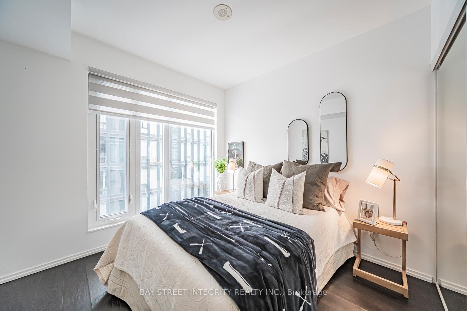 68 Shuter Street Unit 2505 photo 24
