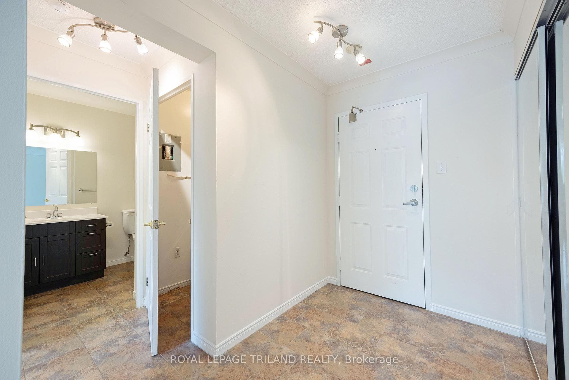 333 COMMISSIONERS Road Unit 105 photo 22