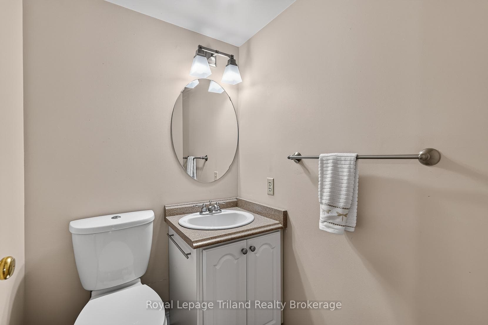 217 Thames Street Unit 102 photo 22