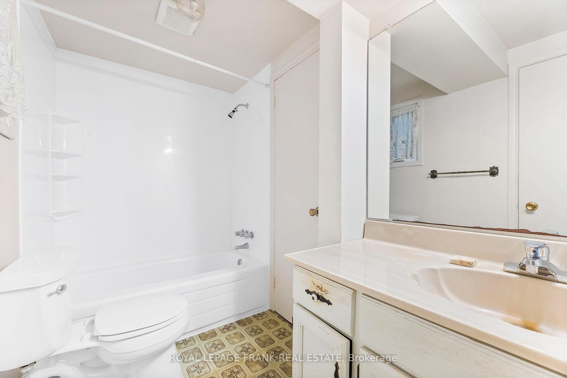 47 Edgewood Crescent photo 28