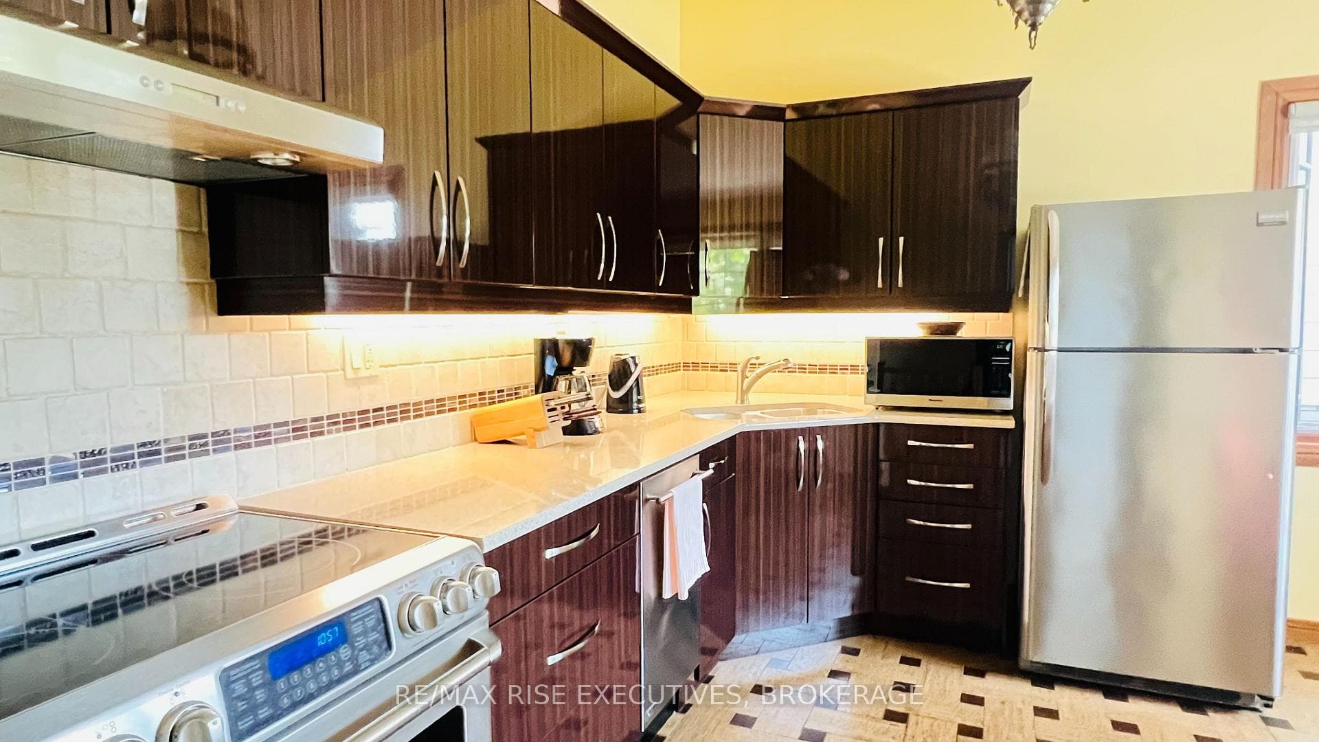 61 Conacher Drive photo 11
