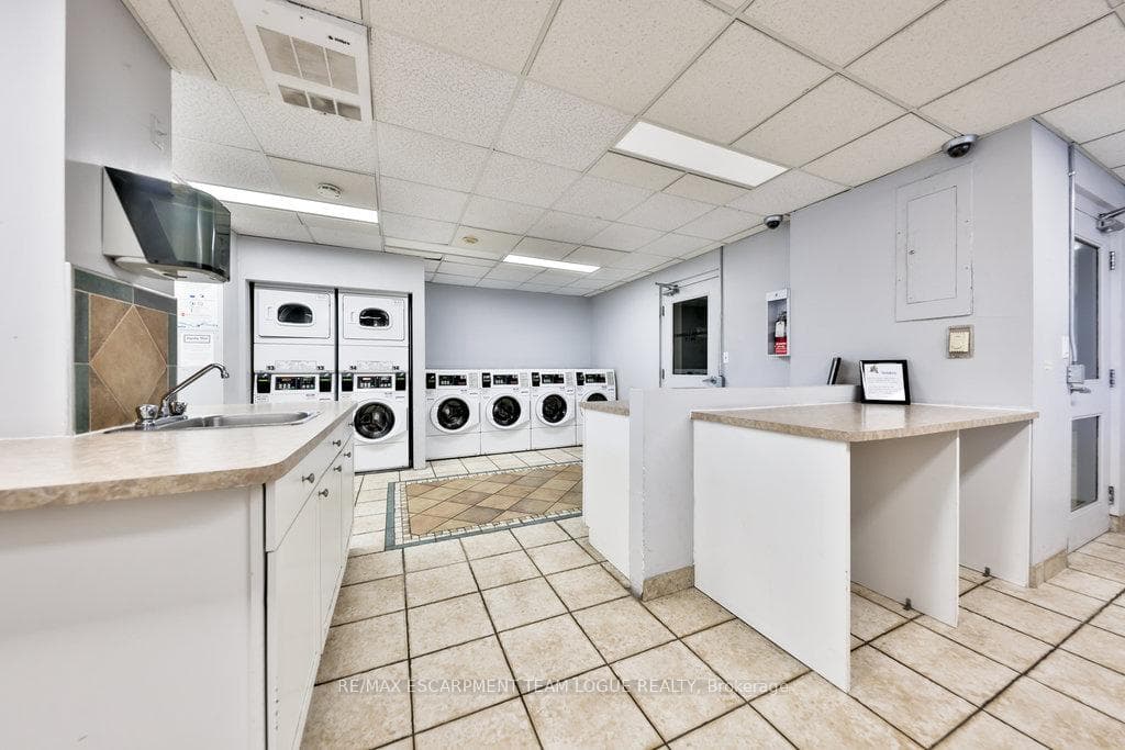 150 Charlton Avenue Unit 1705 photo 38