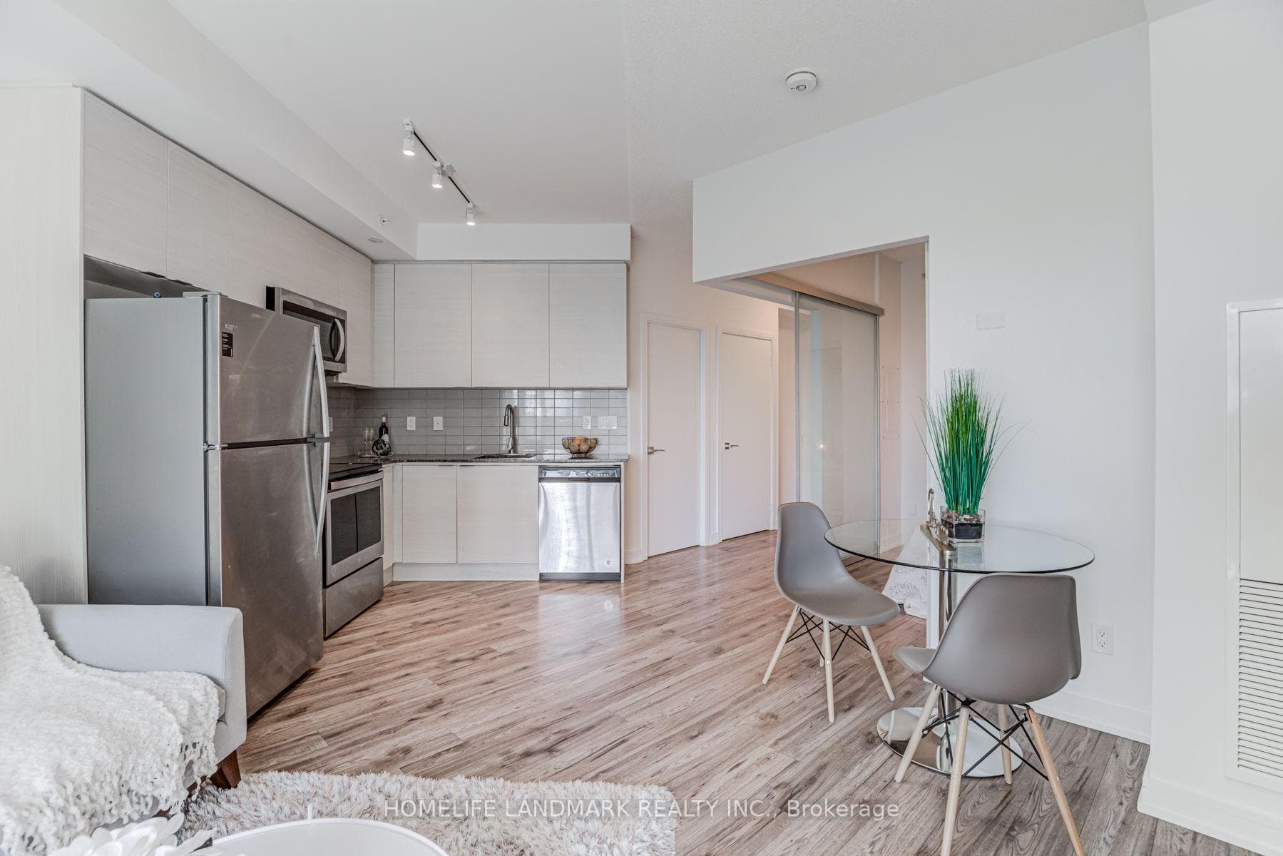 621 Sheppard Avenue Unit 636 photo 4