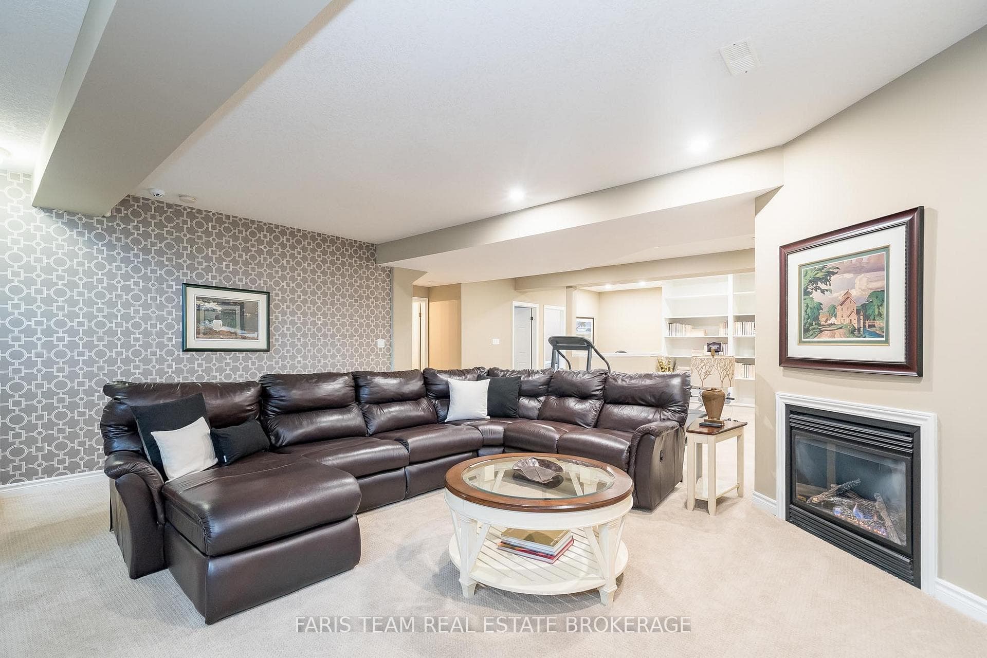 135 Sandringham Drive photo 26