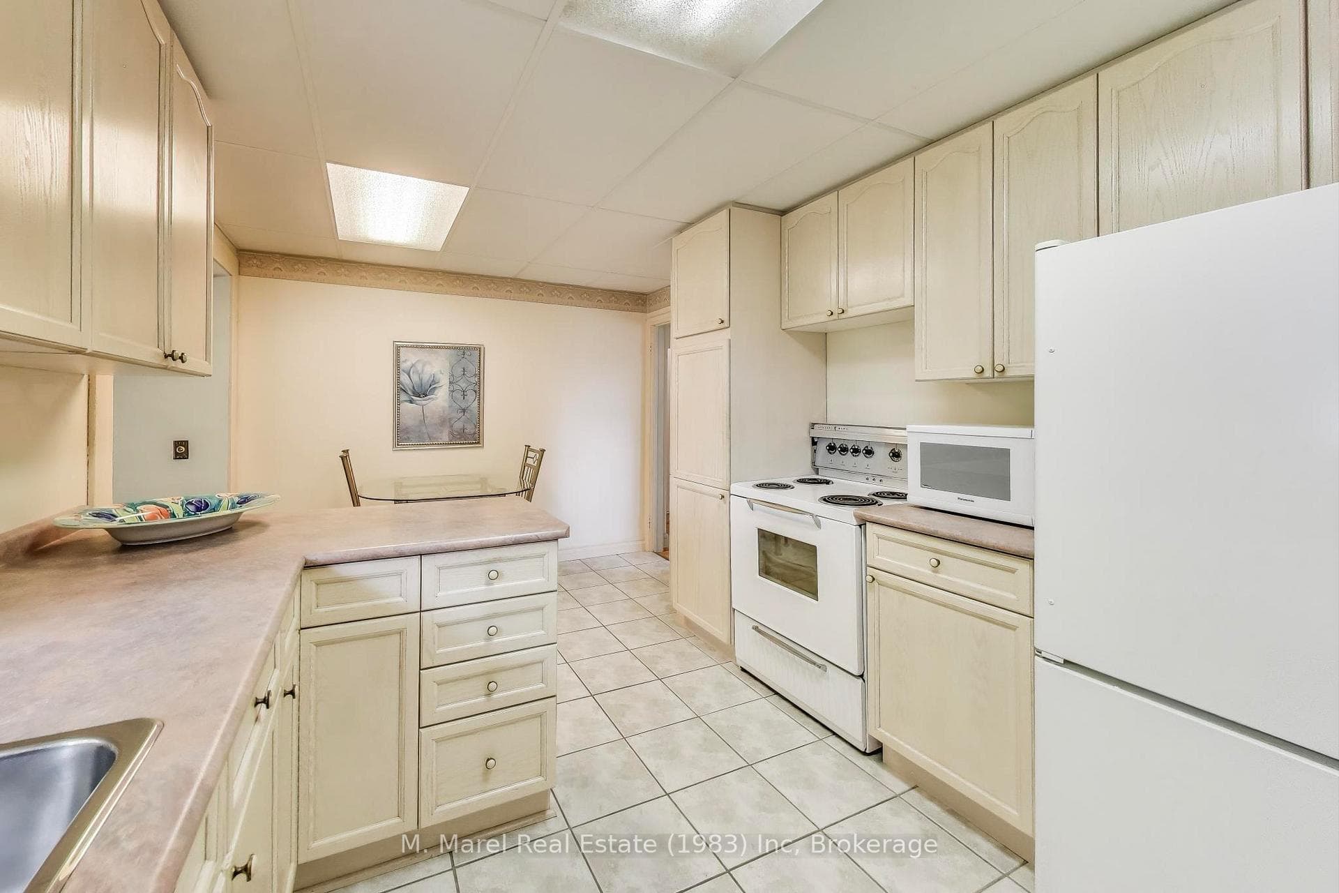 9 Avalon Avenue photo 11