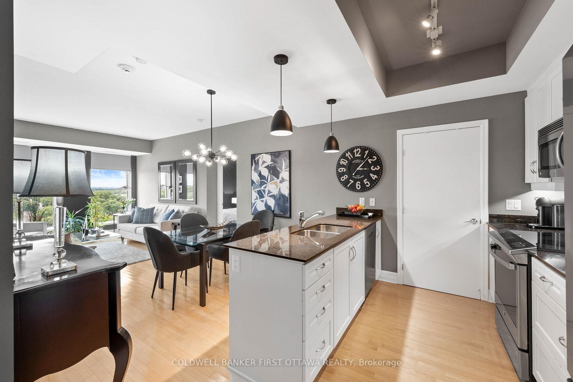 Step into the chef inspired eat in kitchen.