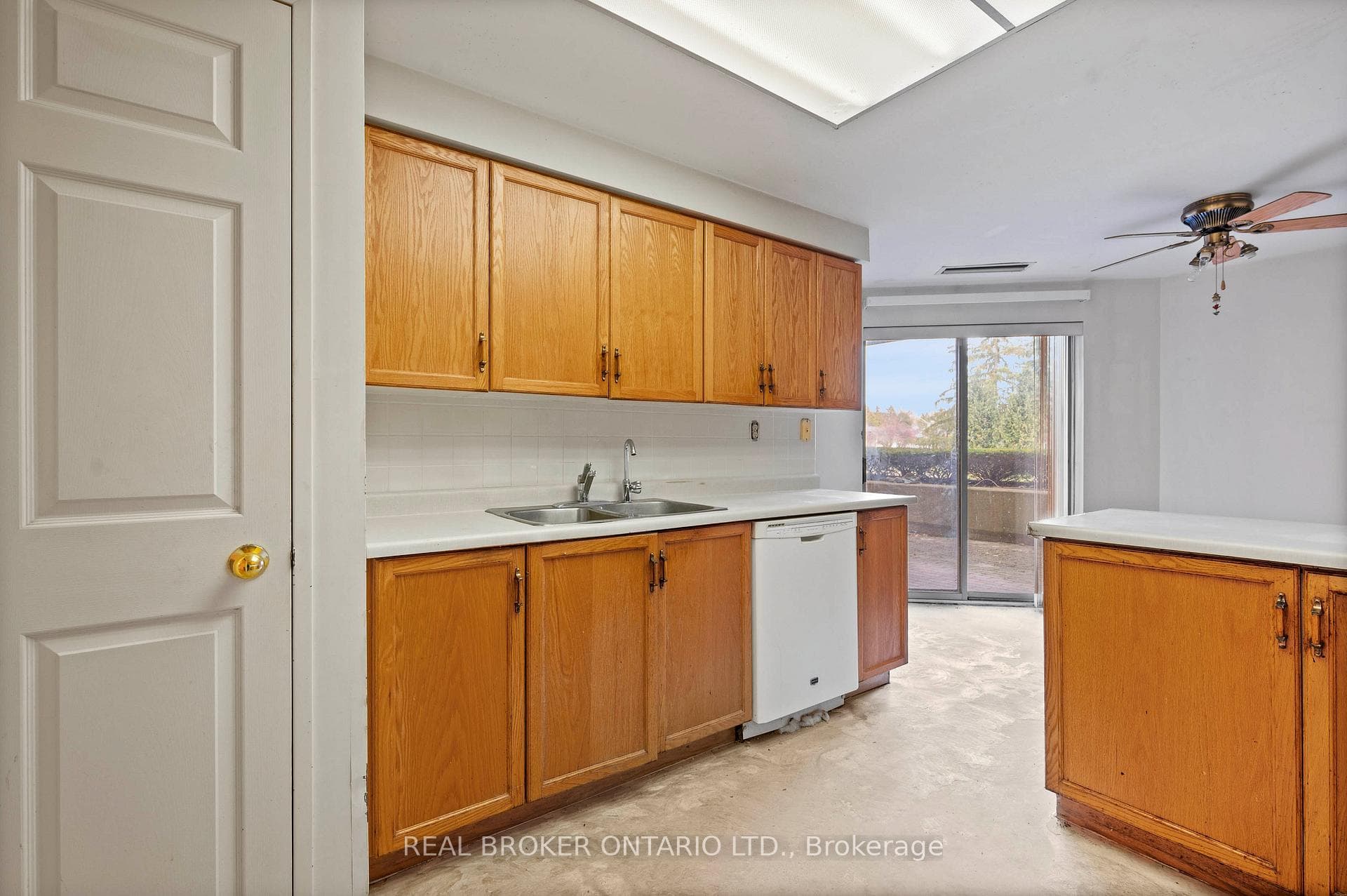265 Westcourt Place Unit 101 photo 9