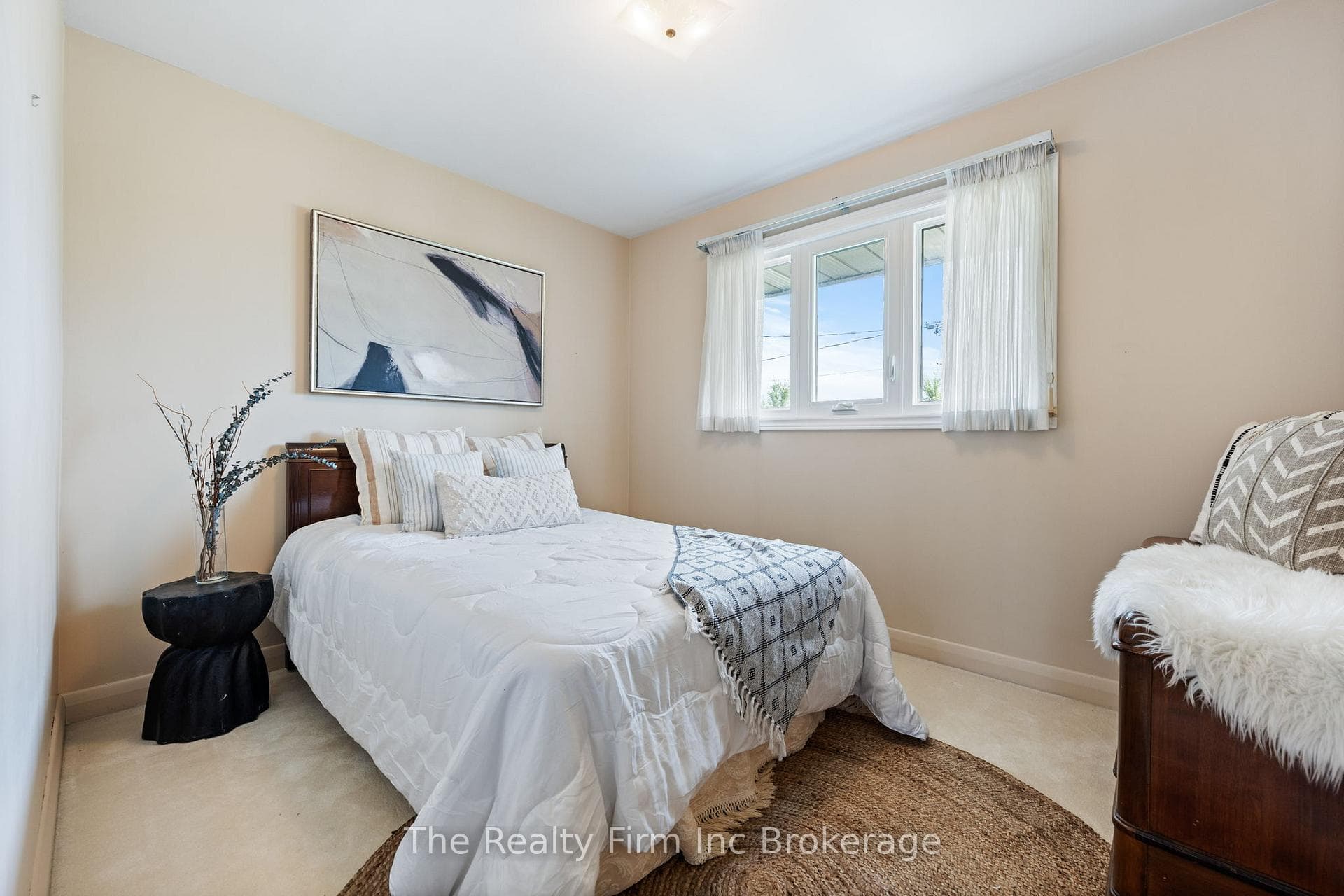 864 Cromwell Street photo 20