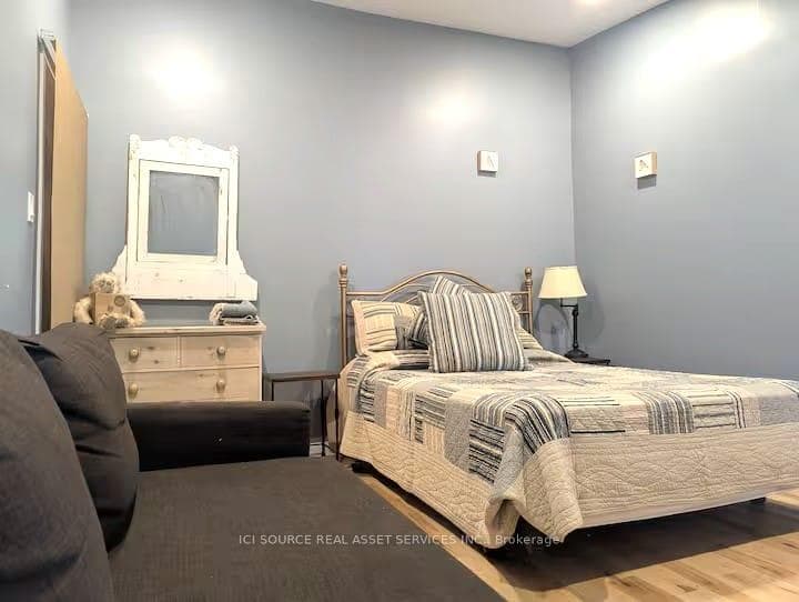 20586 Old Montreal Road photo 19