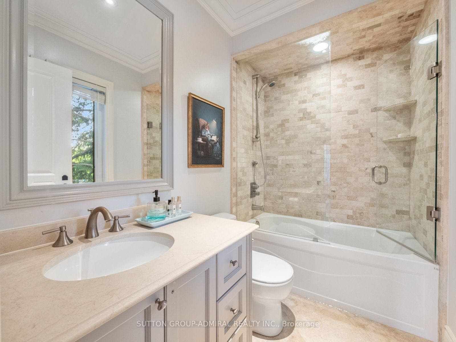 35 Wentworth Avenue photo 29