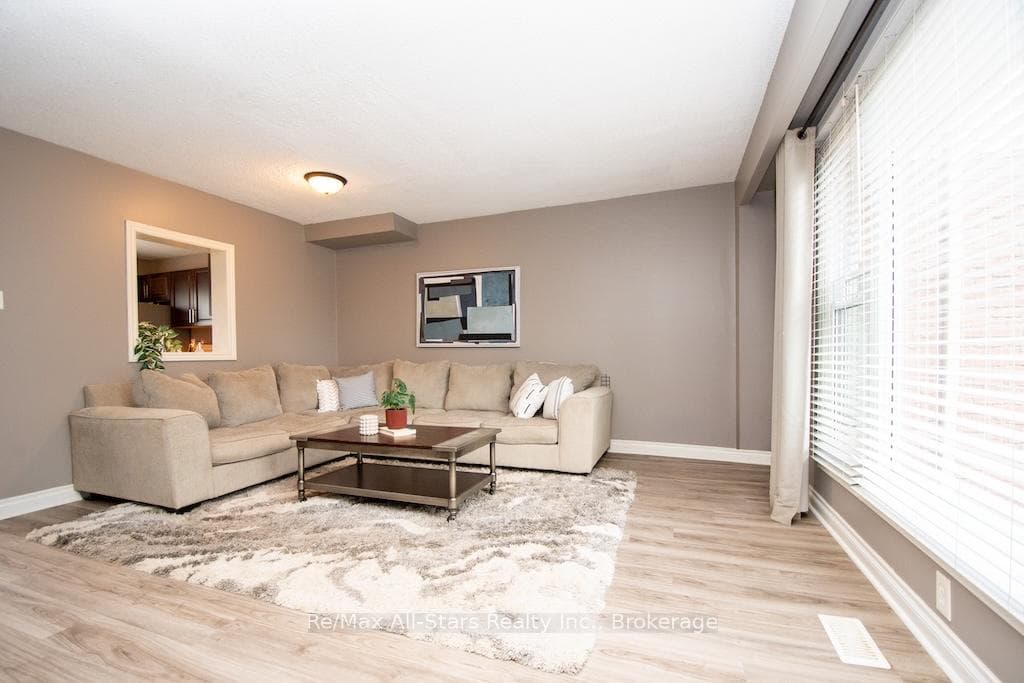 2nd level living room off kitchen