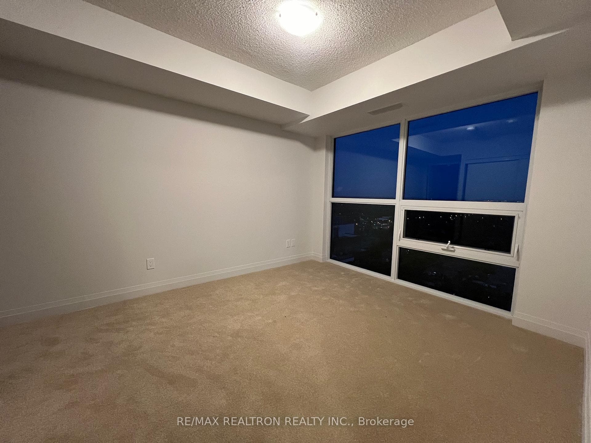 20 Meadowglen Place Unit 2202 photo 7