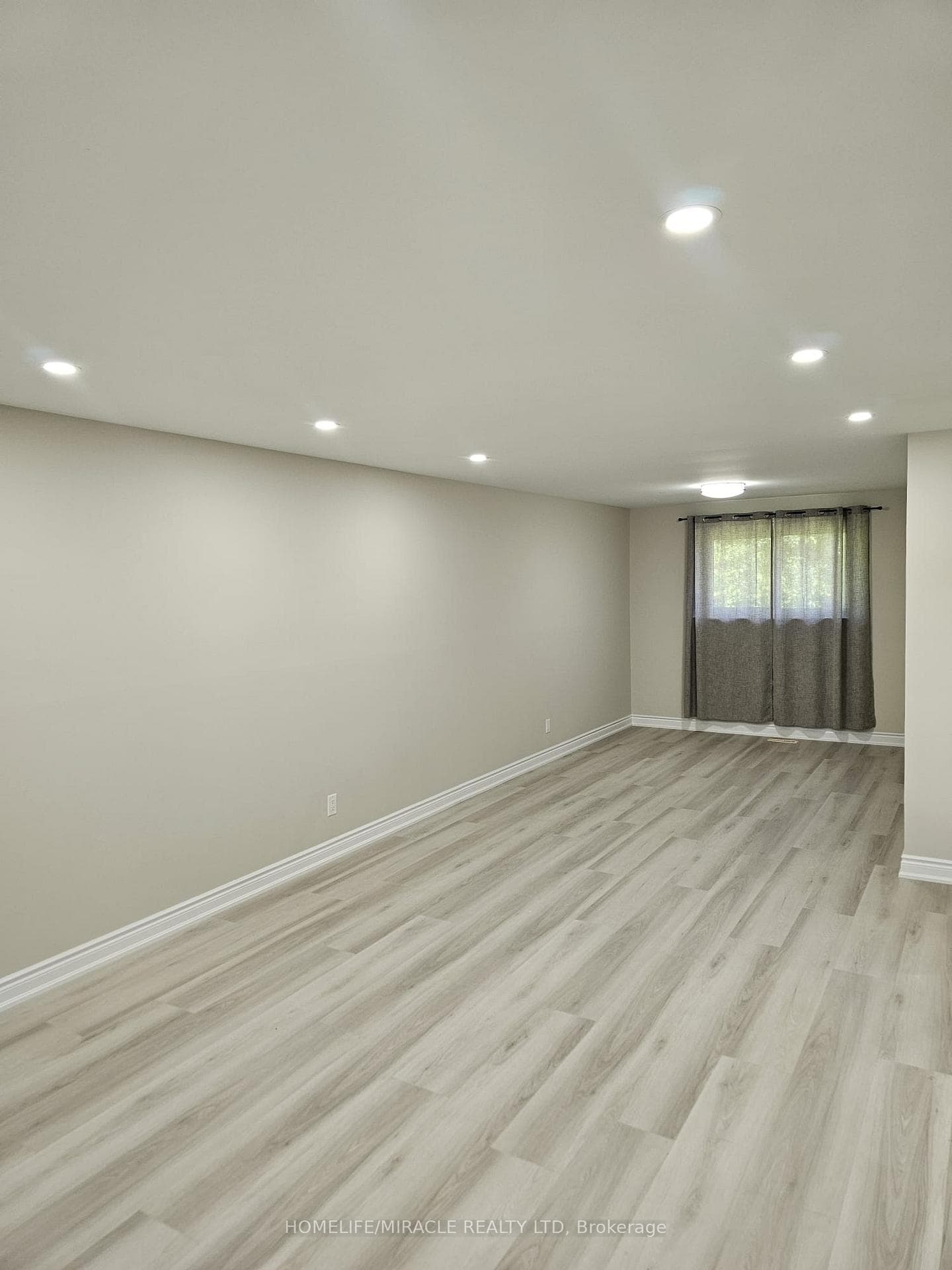 61 Deerfield Crescent photo 8