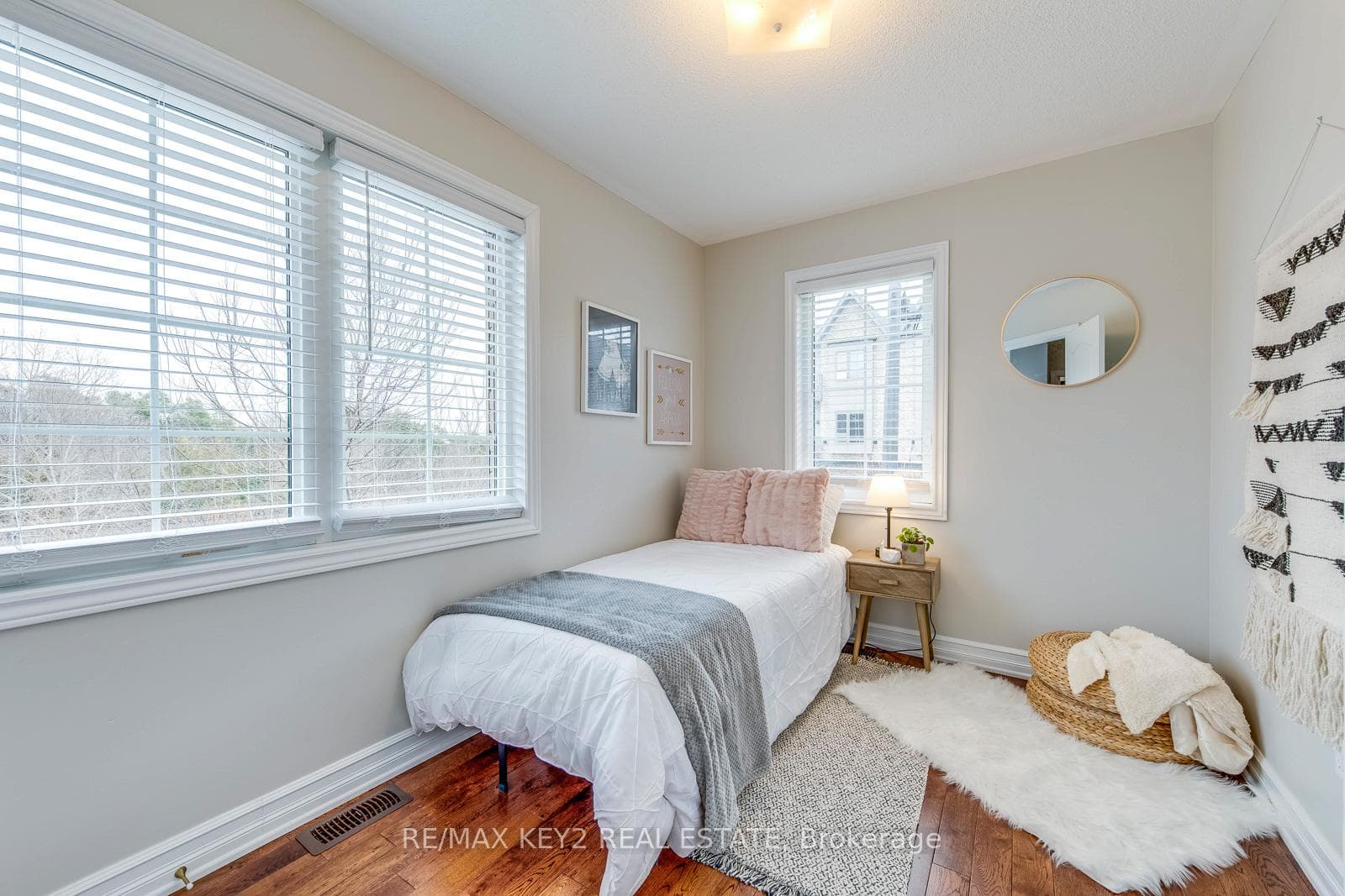 2424 Earl Grey Avenue photo 28