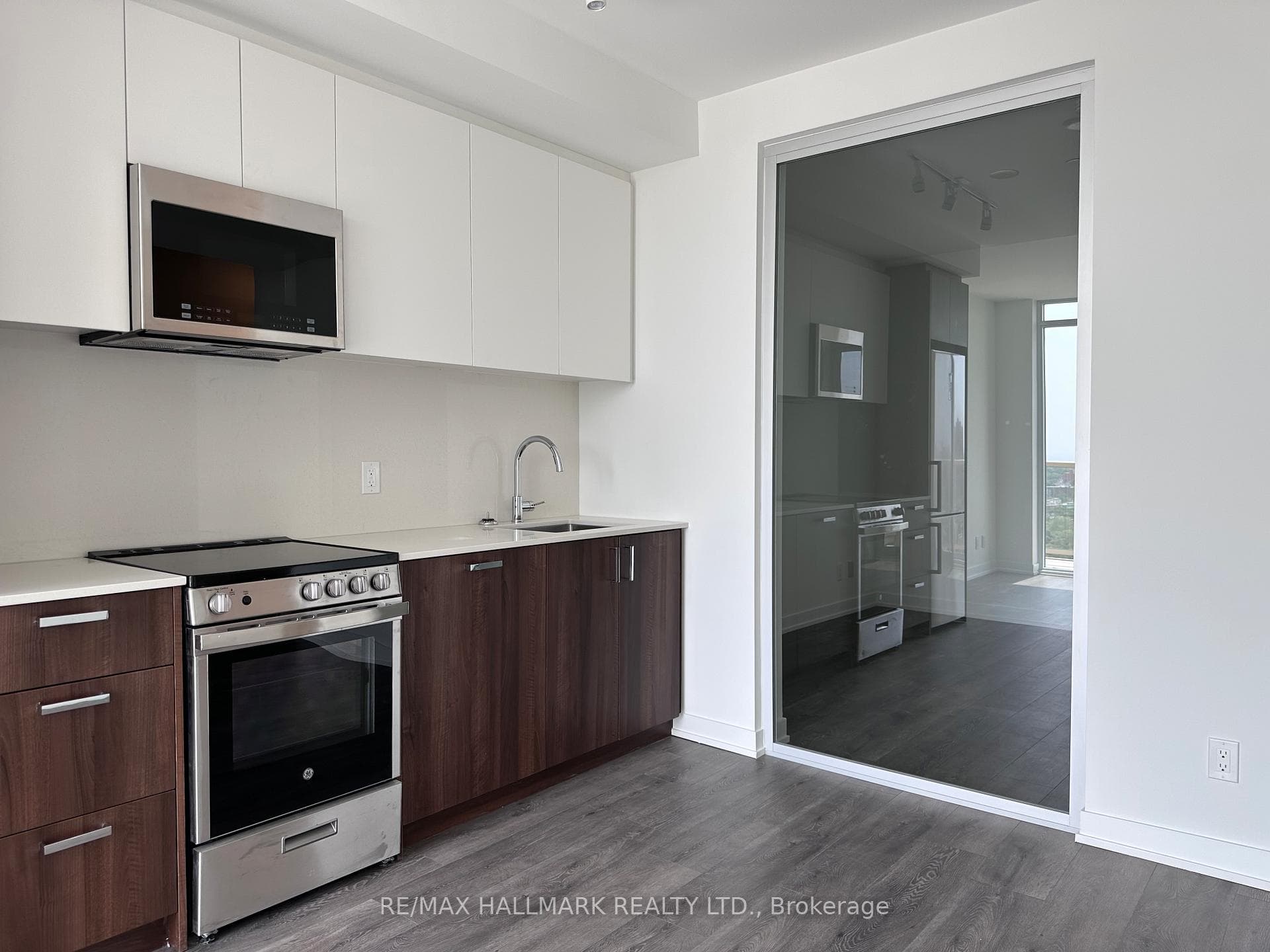 1787 St Clair Avenue Unit 1110 photo 2