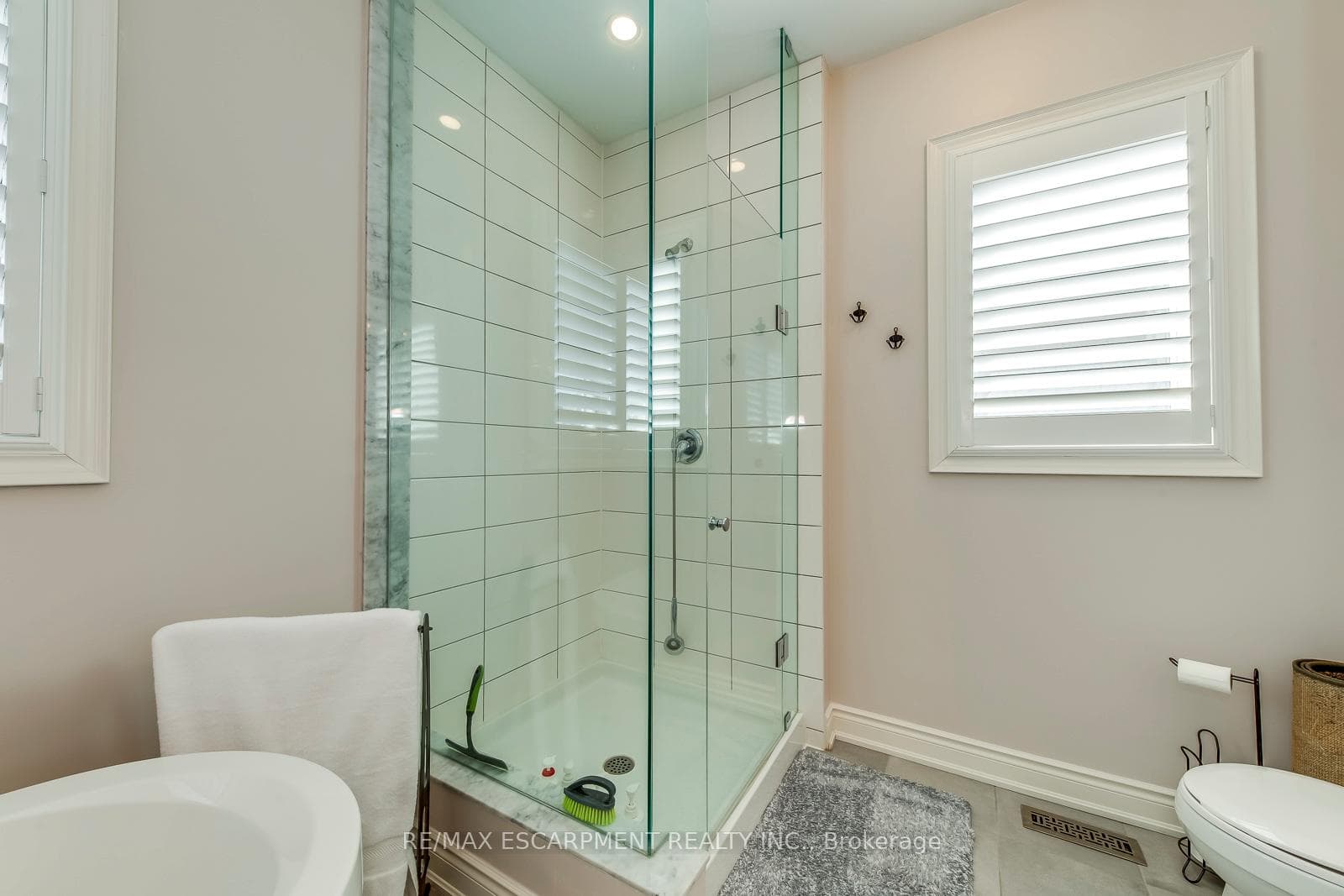 258 Humphrey Street photo 23