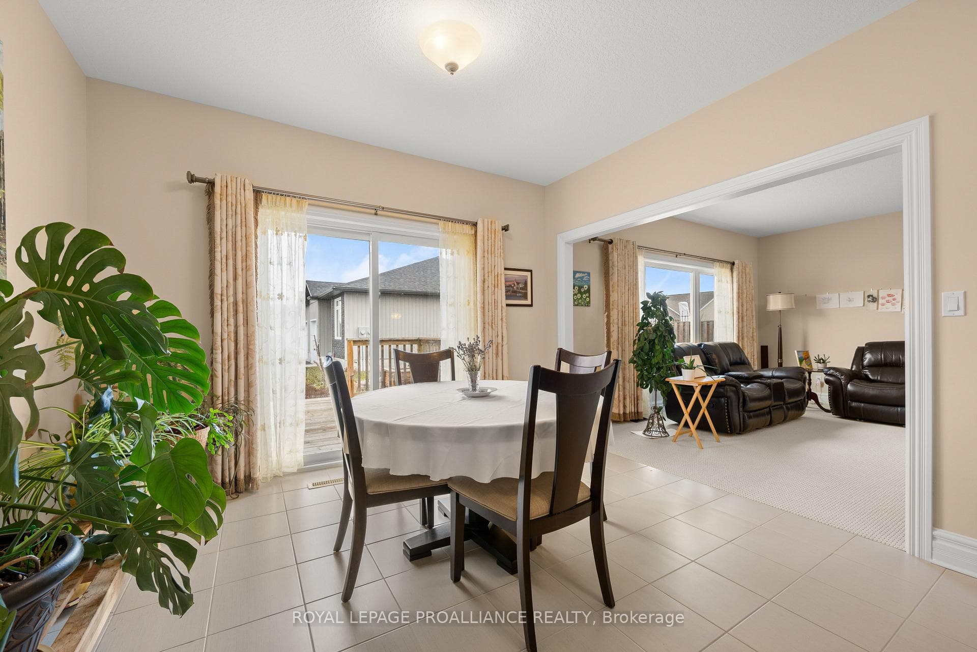54 Jasper Avenue photo 22