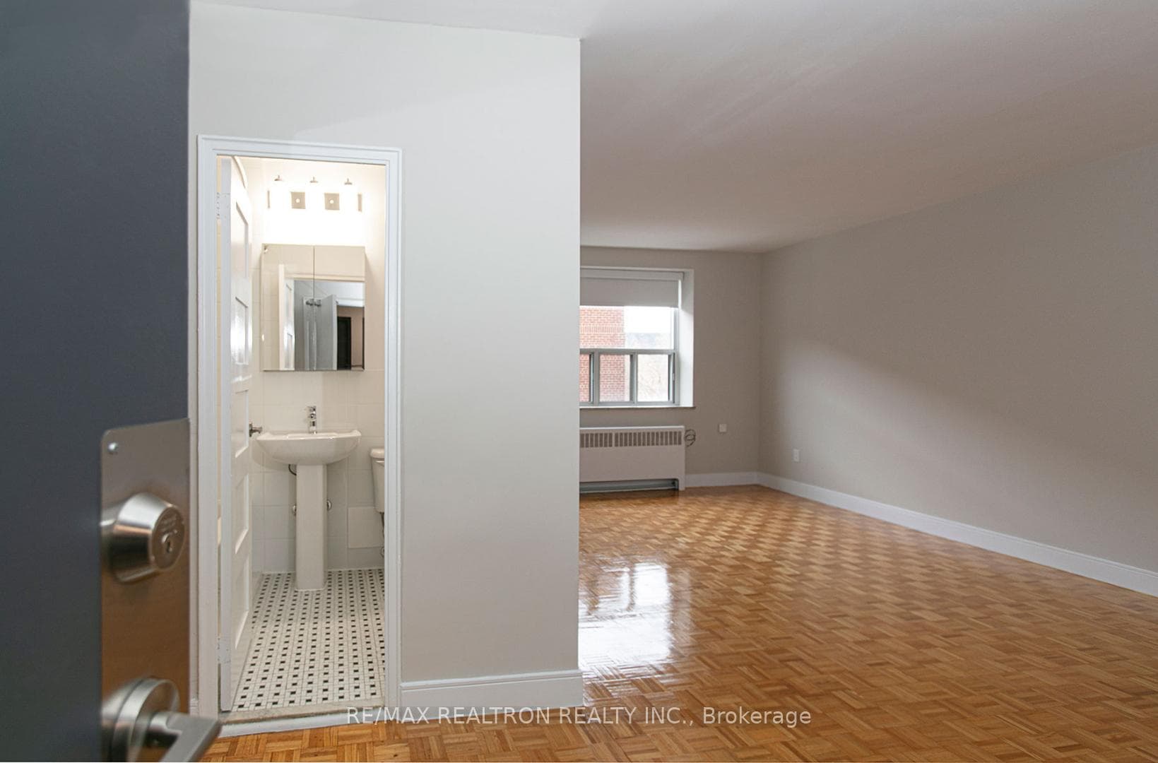 1291 Bayview Avenue Unit 408 photo 3