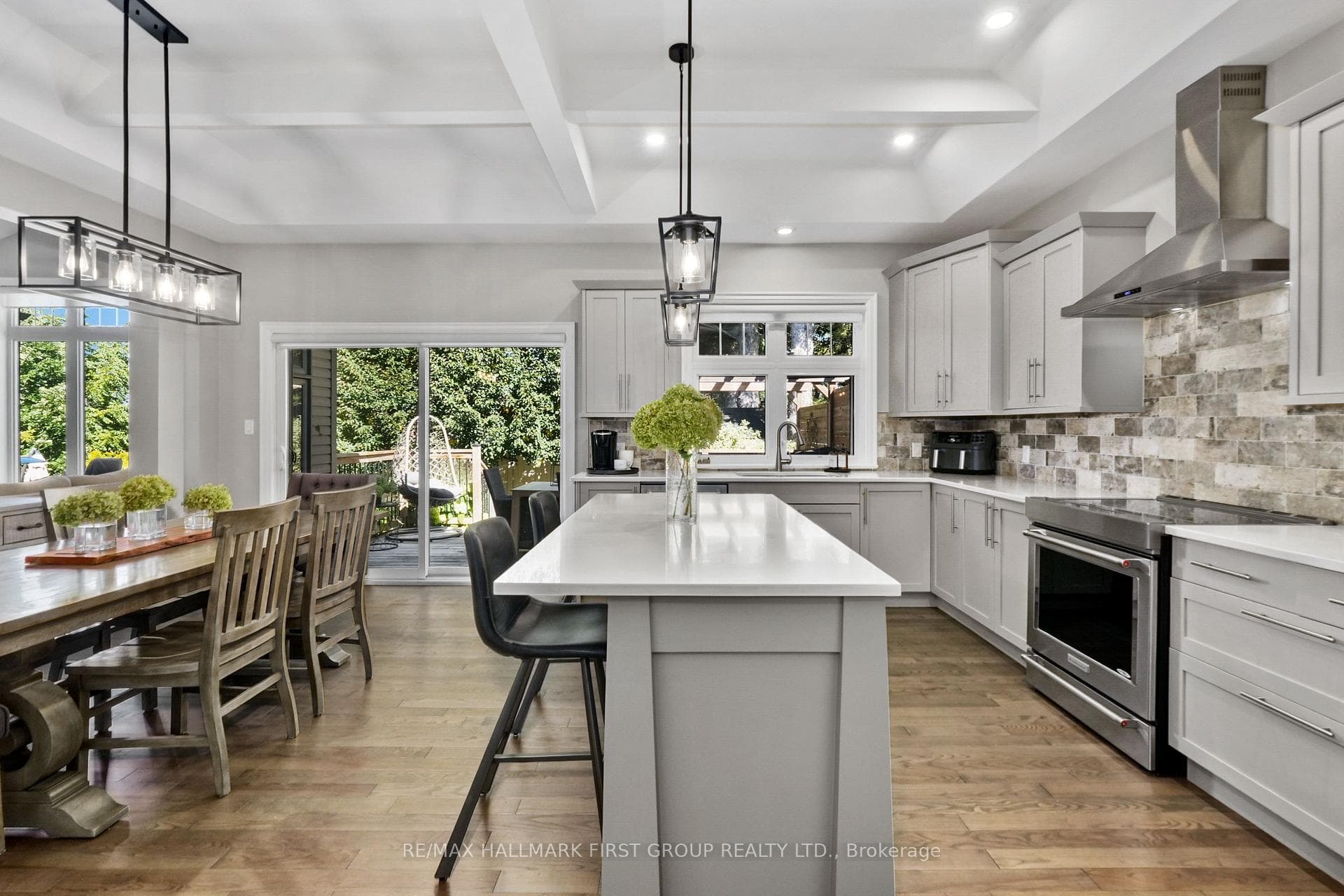 860 Burnham Street photo 21