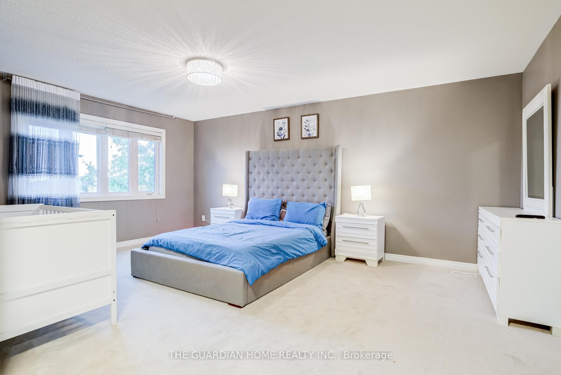 1214 Harlstone Crescent photo 32